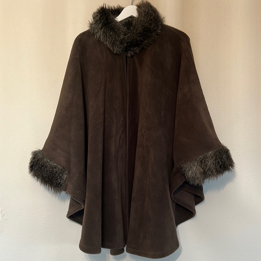 Fleece One Button Cape
